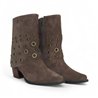 botin cowboy con solapa y ojetes