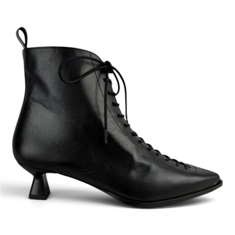 Lolas Bruxa botin cordon negro