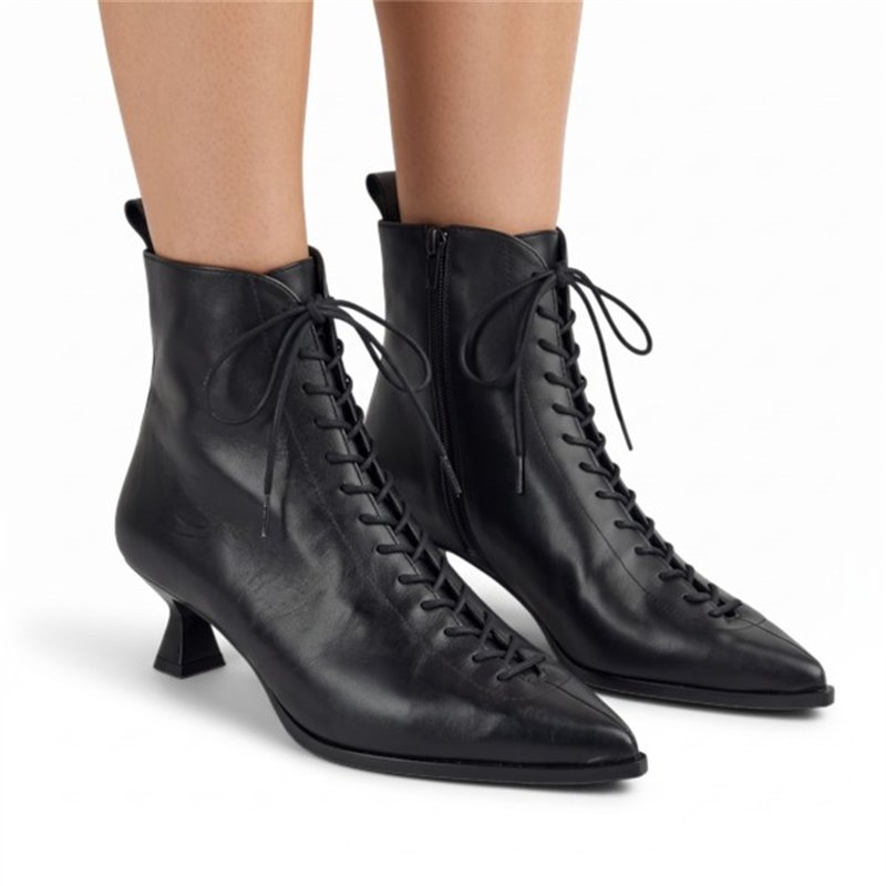 Lolas Bruxa botin cordon negro