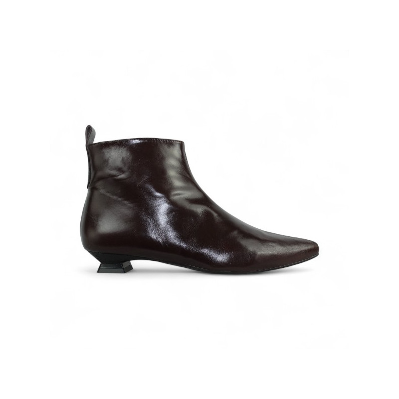 botin tacon geometrico de 3 cm con piso goma flexible