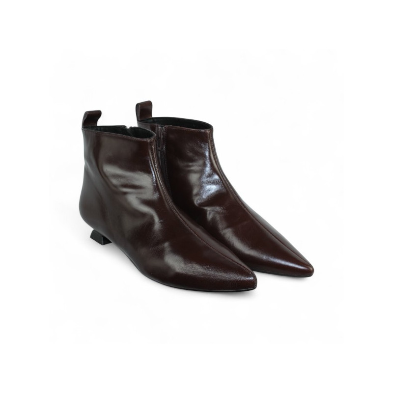 botin tacon geometrico de 3 cm con piso goma flexible