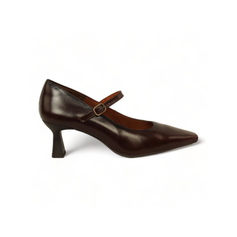 zapato salon con pulsera en piel y piso patin flexible fabricado en españa