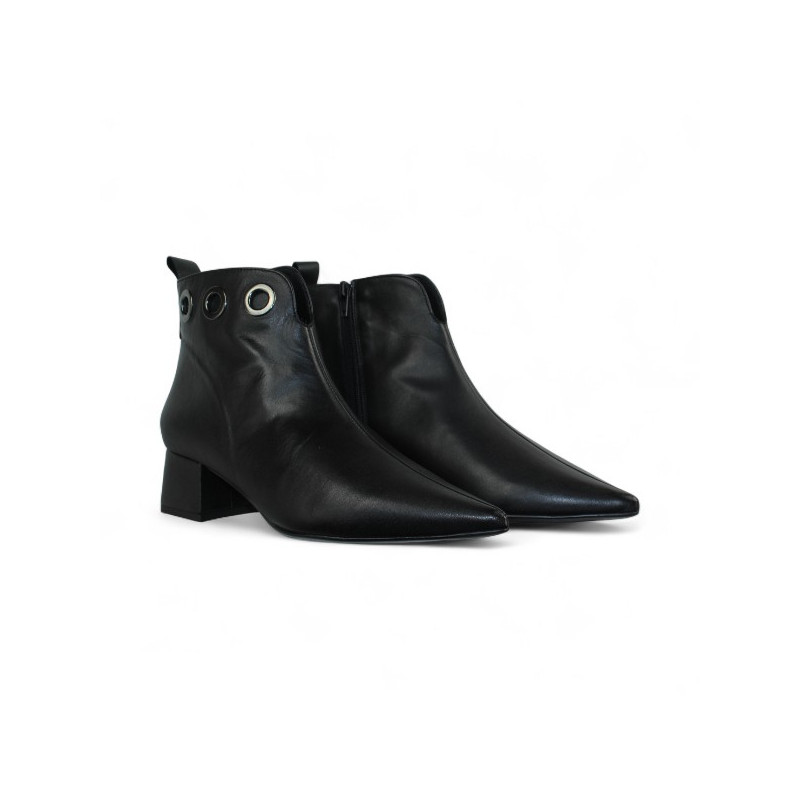botin tacon 5 cm con argollas laterales piso patin goma flexible