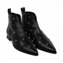 botin con remaches tacon 3 cm y piso con cerco