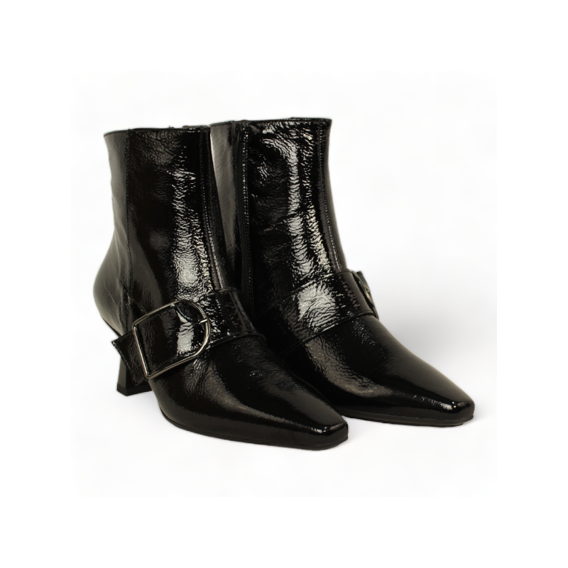 botin con hebilla lateral piso patin flexible fabricado en españa