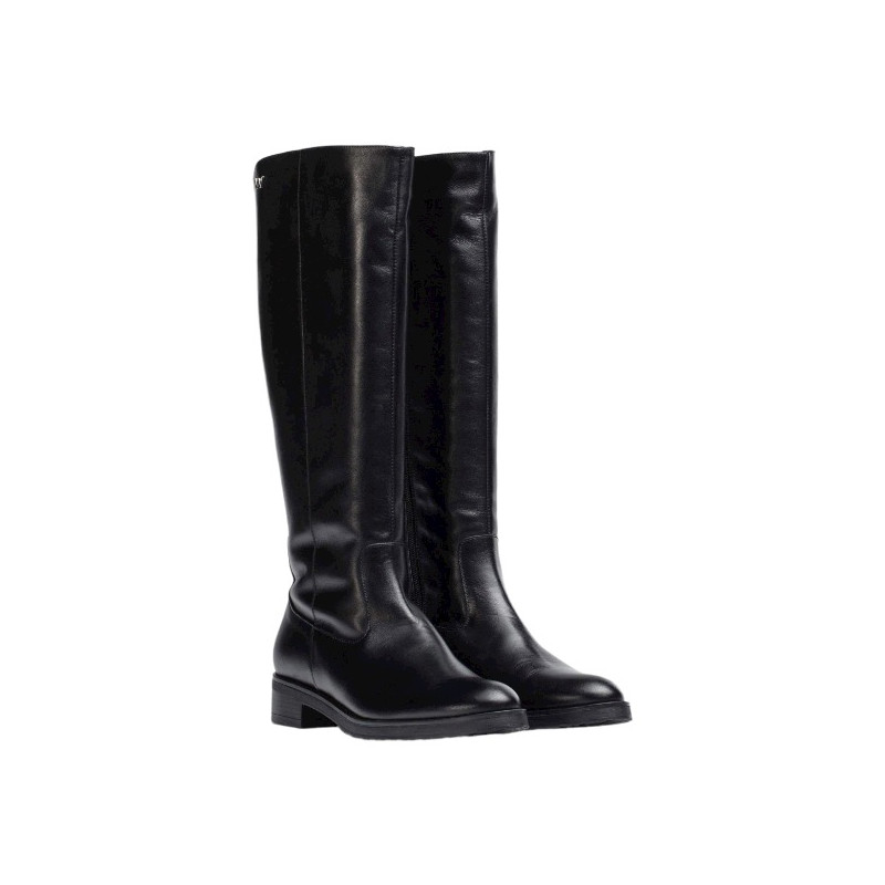 bota con elastico trasero que permite una mayor adaptibilidad