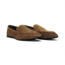 mocasin con copete cosido manual