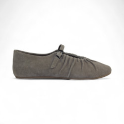 zapato con pulsera y corte fruncido