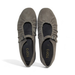 zapato con pulsera y corte fruncido