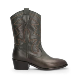 bota cowboy con caña bordada linea queens