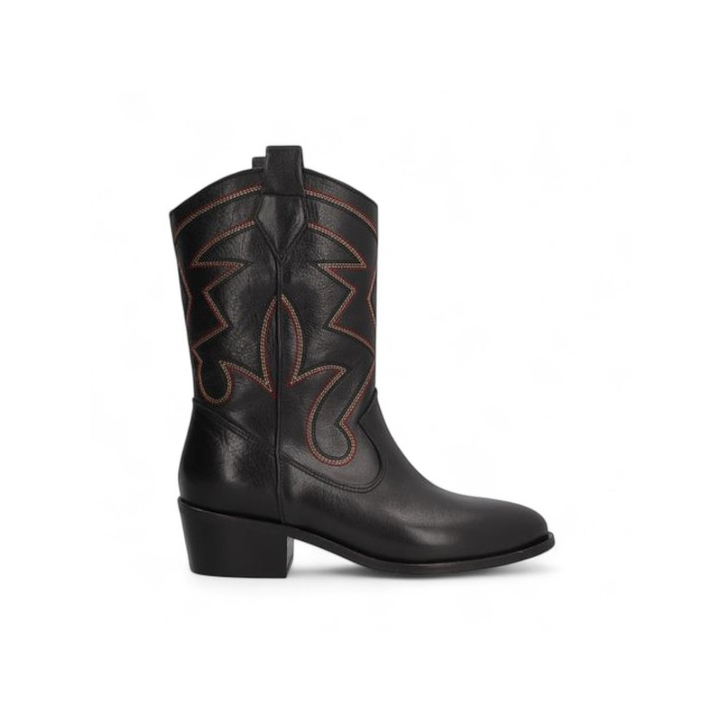 bota cowboy con caña bordada linea queens