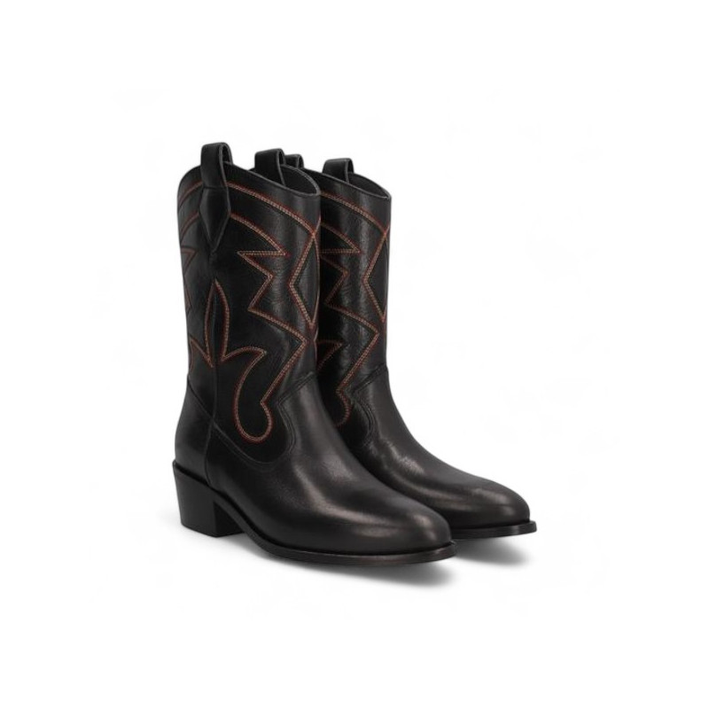 bota cowboy con caña bordada linea queens