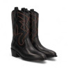 bota cowboy con caña bordada linea queens