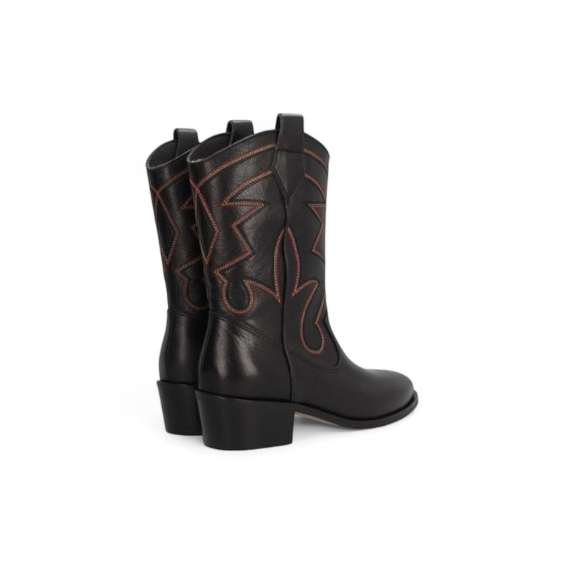 bota cowboy con caña bordada linea queens