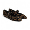 zapato con pulsera y ojetes piel print leo