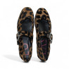 zapato con pulsera y ojetes piel print leo
