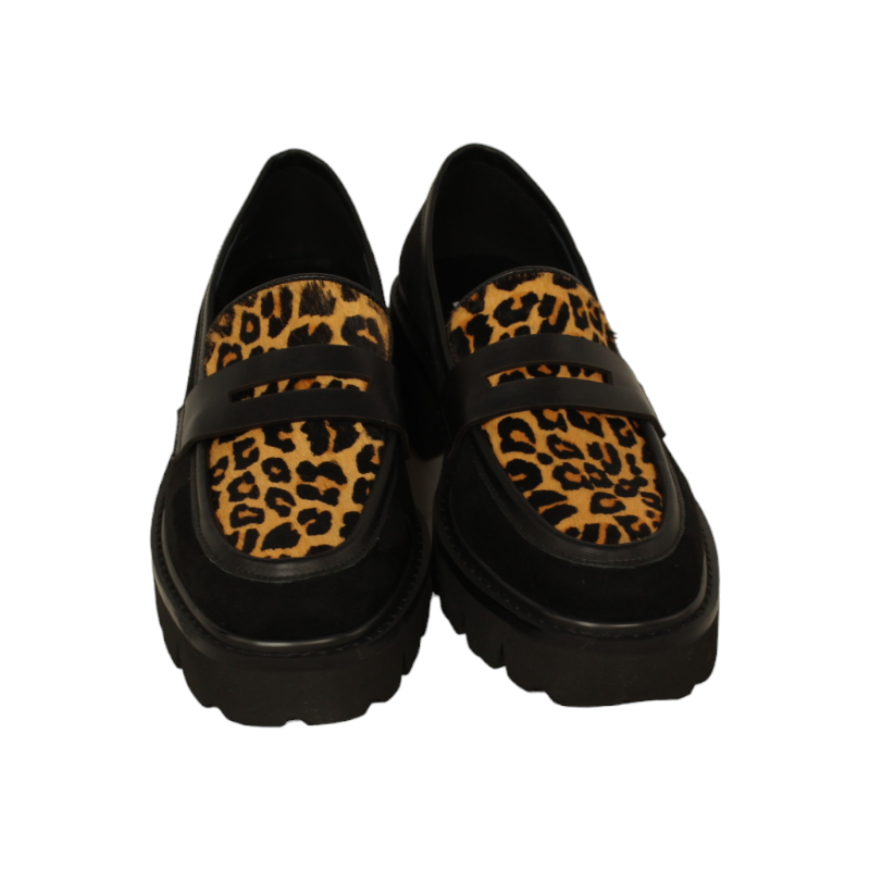 mocasin piso extraligth con copete piel print leo