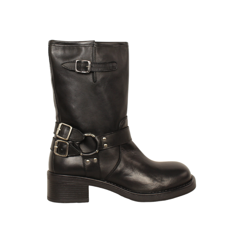 bota moto con argollas y hebillas en piel modelo juzi