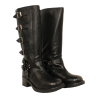 bota tipo biker con hebillas laterales y punta cuadrada modelo yamiha en piel
