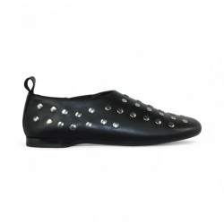 zapato horma sesgada con apliques