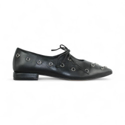 zapato con cordon tacon 3 con adornos metal y piso goma flexible