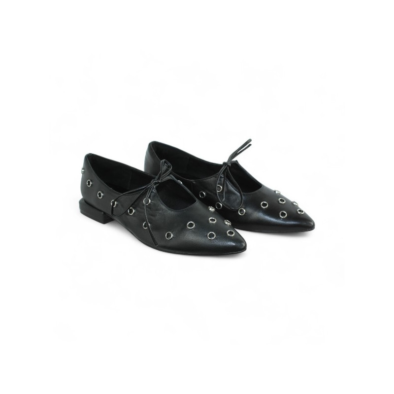 zapato con cordon tacon 3 con adornos metal y piso goma flexible