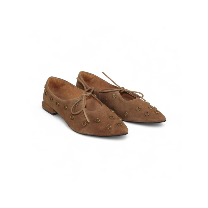 zapato con cordon tacon 3 con adornos metal y piso goma flexible