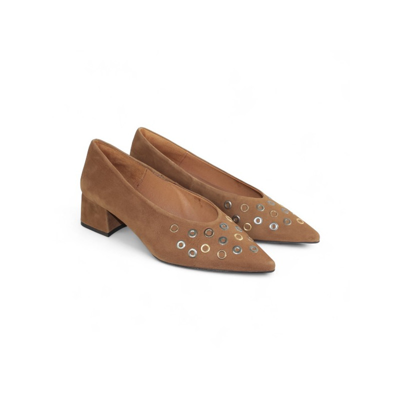 salon con tacon 5 cm con remaches bicolor piso goma flexible