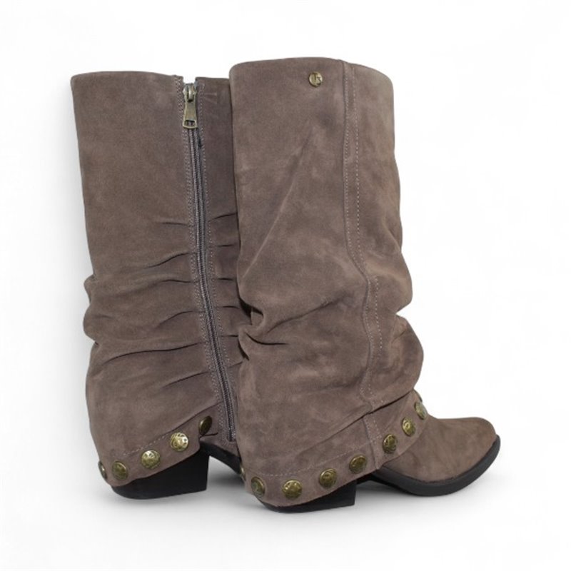 bota cowboy con solapa y ojetes