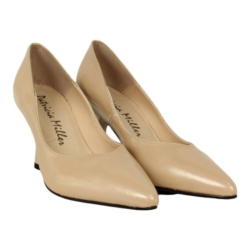 salon con tacon fino de 7.5 cm y piso patin goma flexible piel charol fabricado en españa