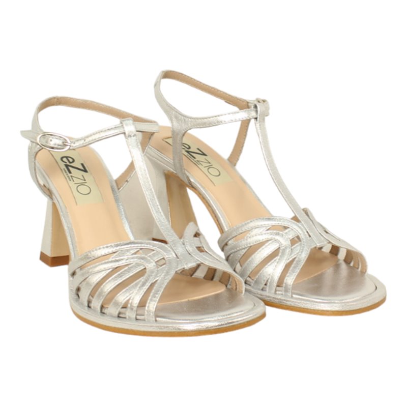 sandalia hebilla y tiras efecto metal con tacon 8cm fabricada en españa