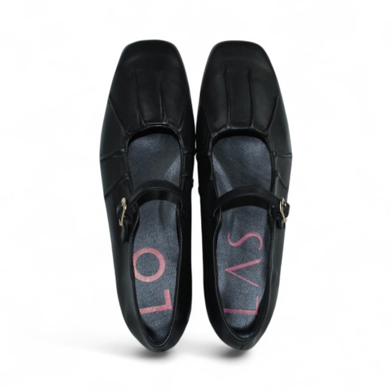 zapato punta cuadrada con pulsera y frunce